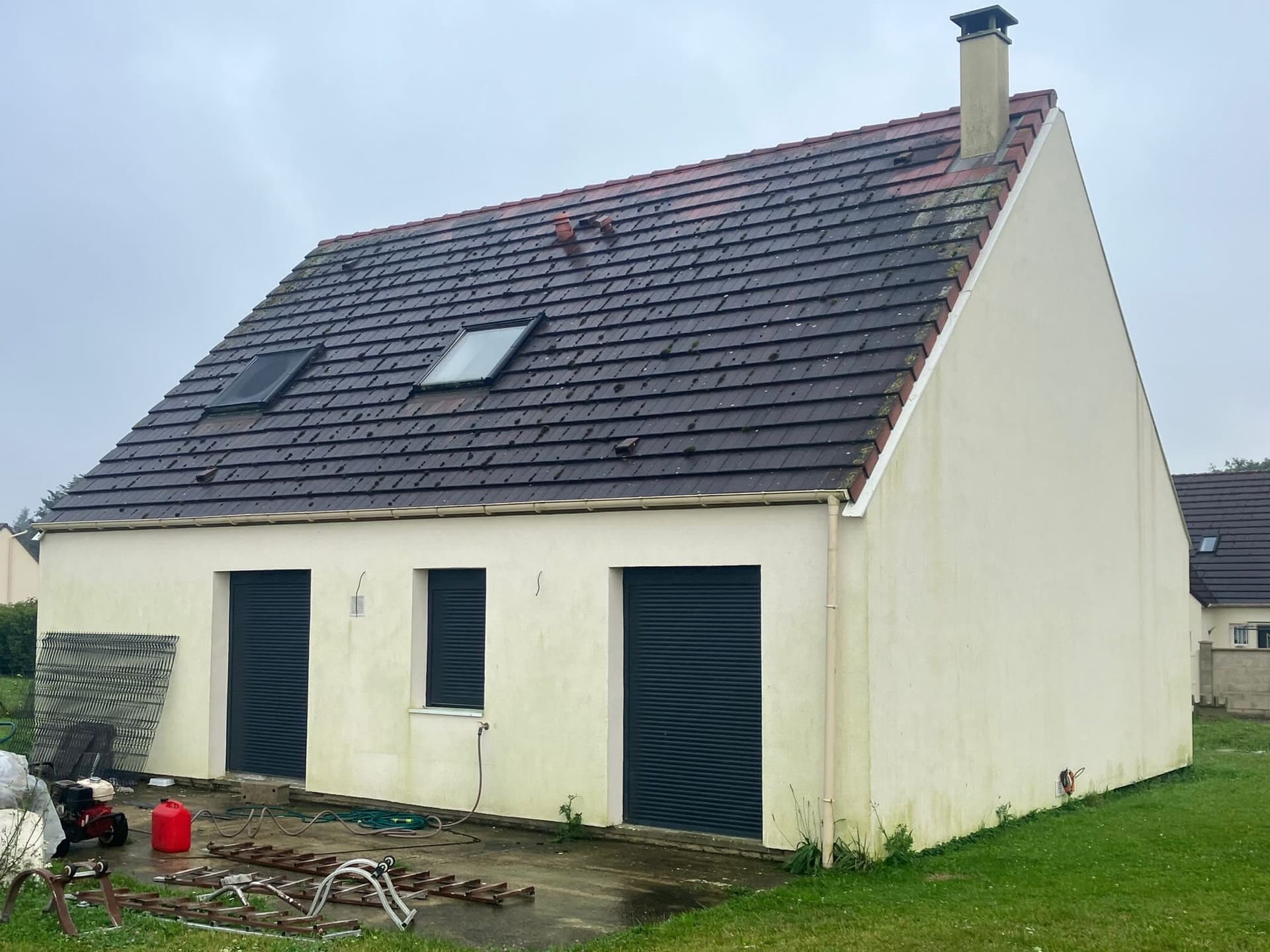 Avant les travaux — Nettoyage De Toiture Et Hydrofuge à Goussainville